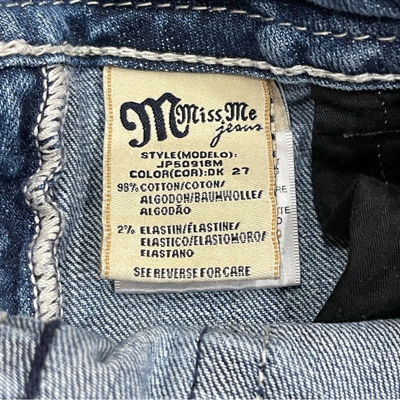 Miss Me Bermuda Denim Shorts with Peace Sign Detailing - Picture 15 of 15